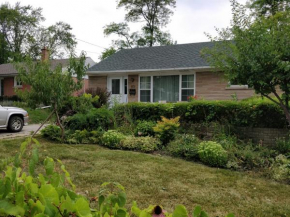 Quiet Bungalow house